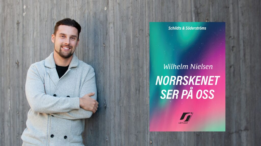 Författaren Wilhelm Nielsen, vinnare av LL-Centers tävling Skriv för mig! och aktuell med debutromanen Norrskenet ser på oss.